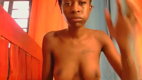 tinylunaah online show from 04/17/26, 11:35