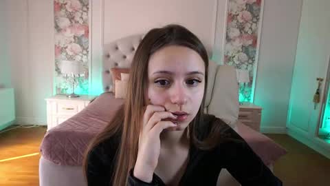tinynataliee online show from 04/14/26, 07:47