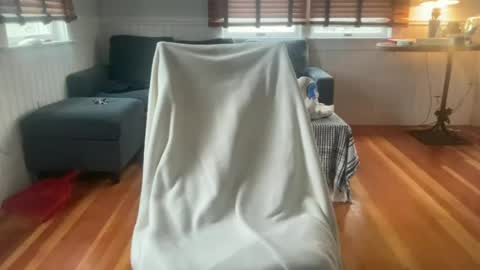 Tom Selleck online show from 04/25/26, 07:44