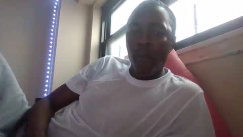 Snapshot of tinypoodledick chatting on 02/06/25, 05:30 littledpoodledick online show from 02/06/25, 05:30