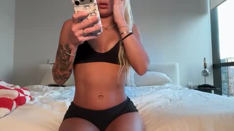 tinytayy online show from 04/20/26, 01:19