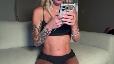 Snapshot of tinytayy chatting on 06/11/26, 03:26 tinytayy online show from 06/11/26, 03:26