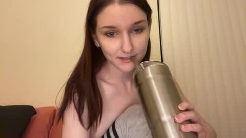 Snapshot of tinytittytia chatting on 12/31/24, 10:04 Tia online show from 12/31/24, 10:04