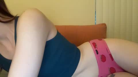 Snapshot of tinytittytia chatting on 03/08/25, 02:01 Tia online show from 03/08/25, 02:01