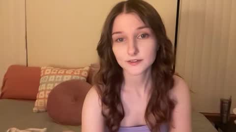 Snapshot of tinytittytia chatting on 11/10/25, 07:40 Tia online show from 11/10/25, 07:40