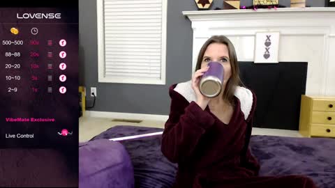 Snapshot of tinyvixxen chatting on 01/15/25, 02:49 V - Read the bio please thanks. online show from 01/15/25, 02:49