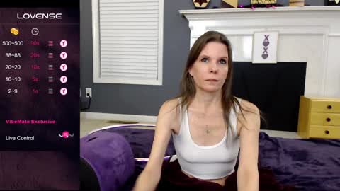 Snapshot of tinyvixxen chatting on 01/17/25, 11:51 V - Read the bio please thanks. online show from 01/17/25, 11:51