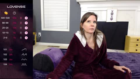 Snapshot of tinyvixxen chatting on 01/21/25, 11:45 V - Read the bio please thanks. online show from 01/21/25, 11:45