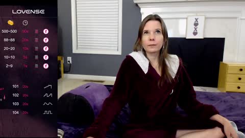 Snapshot of tinyvixxen chatting on 01/22/25, 02:48 V - Read the bio please thanks. online show from 01/22/25, 02:48