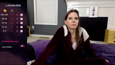 Snapshot of tinyvixxen chatting on 01/22/25, 11:32 V - Read the bio please thanks. online show from 01/22/25, 11:32