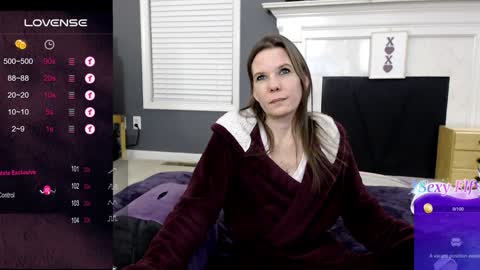 Snapshot of tinyvixxen chatting on 01/23/25, 02:33 V - Read the bio please thanks. online show from 01/23/25, 02:33