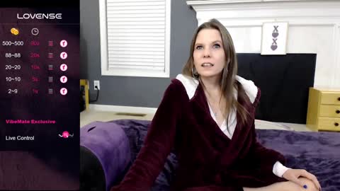 Snapshot of tinyvixxen chatting on 01/24/25, 03:00 V - Read the bio please thanks. online show from 01/24/25, 03:00