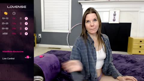 Snapshot of tinyvixxen chatting on 02/05/25, 02:19 V - Read the bio please thanks. online show from 02/05/25, 02:19