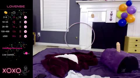 Snapshot of tinyvixxen chatting on 03/10/25, 01:56 V - Read the bio please thanks. online show from 03/10/25, 01:56