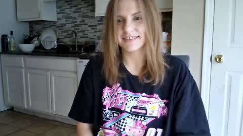 Snapshot of tinywithtiddies chatting on 12/20/25, 02:02 tinywithtiddies online show from 12/20/25, 02:02