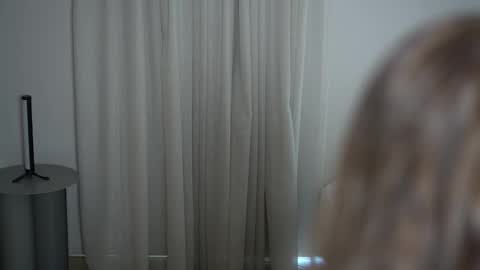 Snapshot of tinyxstar chatting on 11/09/25, 11:52 Lili online show from 11/09/25, 11:52