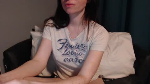 Snapshot of tinyytina chatting on 12/14/24, 12:23 TinyyTina online show from 12/14/24, 12:23