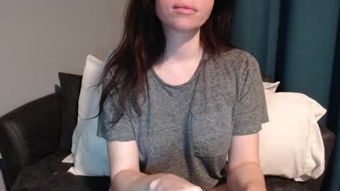 Snapshot of tinyytina chatting on 12/19/24, 12:01 TinyyTina online show from 12/19/24, 12:01