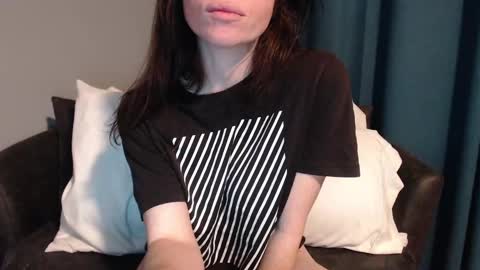 Snapshot of tinyytina chatting on 12/20/24, 11:43 TinyyTina online show from 12/20/24, 11:43