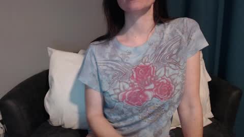 Snapshot of tinyytina chatting on 12/22/24, 12:27 TinyyTina online show from 12/22/24, 12:27