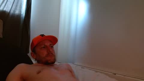 Snapshot of tipat35 chatting on 09/19/25, 01:45 tipat35 online show from 09/19/25, 01:45