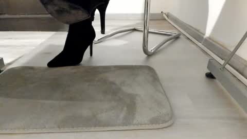 Snapshot of tired33 chatting on 01/12/25, 02:41 Anna online show from 01/12/25, 02:41