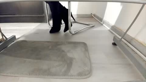 Snapshot of tired33 chatting on 01/12/25, 05:44 Anna online show from 01/12/25, 05:44