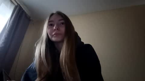 Hi Im Carry 18 years old online show from 12/18/25, 07:58