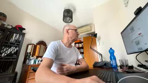 Snapshot of tksnoopy7 chatting on 02/01/26, 06:56 TKSnoopy online show from 02/01/26, 06:56