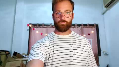 Snapshot of toffbuck chatting on 12/03/24, 04:25 ToffBuck online show from 12/03/24, 04:25