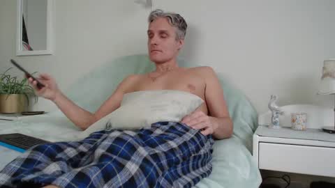 Snapshot of toffmen chatting on 12/14/24, 08:23 Daniel Bisexual uncut 20cm online show from 12/14/24, 08:23