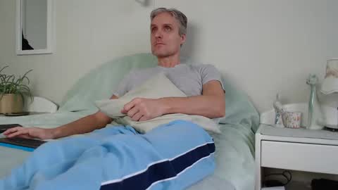 Snapshot of toffmen chatting on 12/23/24, 08:22 Daniel Bisexual uncut 20cm online show from 12/23/24, 08:22