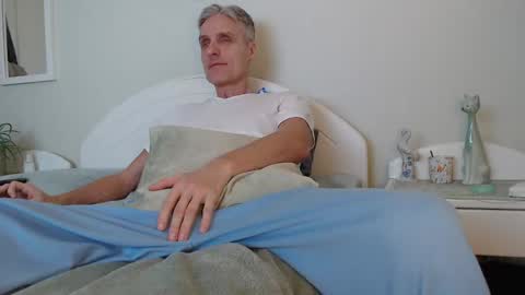 Snapshot of toffmen chatting on 01/18/25, 02:33 Daniel Bisexual uncut 20cm online show from 01/18/25, 02:33