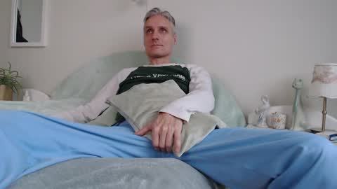 Snapshot of toffmen chatting on 01/25/25, 08:00 Daniel Bisexual uncut 20cm online show from 01/25/25, 08:00