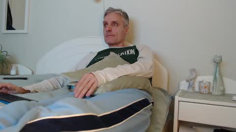 Snapshot of toffmen chatting on 01/25/25, 04:03 Daniel Bisexual uncut 20cm online show from 01/25/25, 04:03