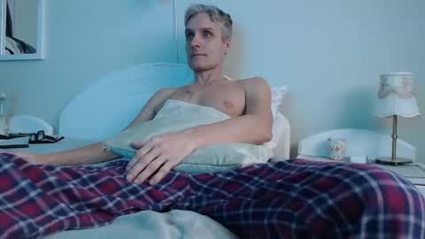 Snapshot of toffmen chatting on 03/01/25, 03:05 Daniel Bisexual uncut 20cm online show from 03/01/25, 03:05