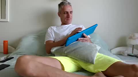 Snapshot of toffmen chatting on 09/27/25, 06:29 Daniel Bisexual uncut 20cm online show from 09/27/25, 06:29