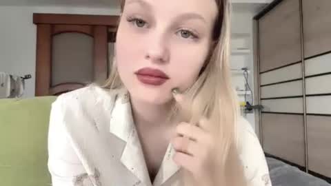 Nina online show from 04/20/26, 08:06