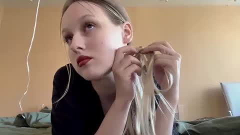 Nina online show from 04/28/26, 06:40