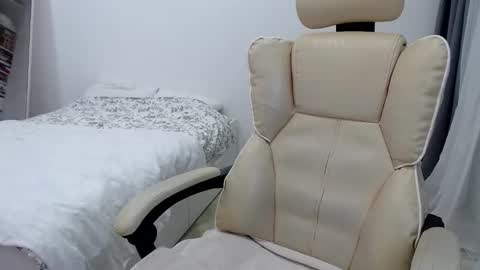 Snapshot of token___ chatting on 01/25/25, 07:07 Arina online show from 01/25/25, 07:07