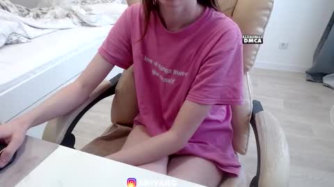 Snapshot of token___ chatting on 12/05/25, 09:51 Arina online show from 12/05/25, 09:51