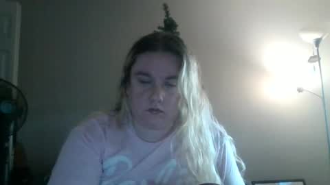 Snapshot of tokerqueen28 chatting on 12/17/25, 11:33 tokerqueen28 online show from 12/17/25, 11:33