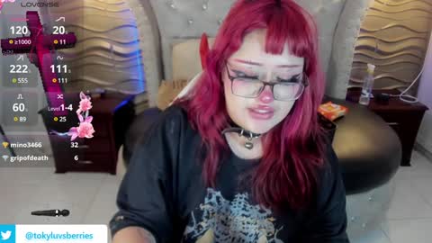 Snapshot of toky_doll chatting on 01/08/25, 01:53 toky online show from 01/08/25, 01:53