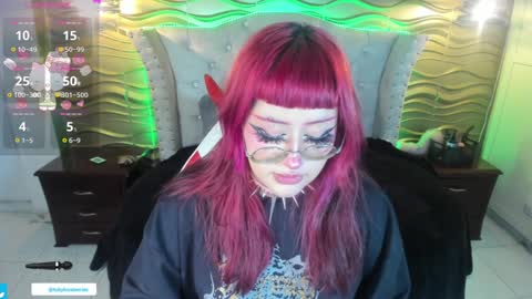 Snapshot of toky_doll chatting on 01/22/25, 10:05 toky online show from 01/22/25, 10:05