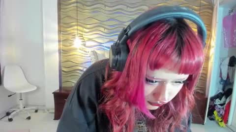 Snapshot of toky_doll chatting on 02/19/25, 01:18 toky online show from 02/19/25, 01:18