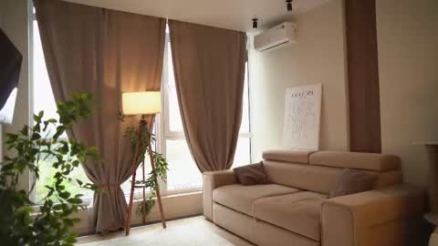 tokyo_n online show from 04/19/26, 09:52