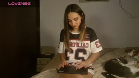Snapshot of tom316972 chatting on 06/13/26, 04:54 Flor online show from 06/13/26, 04:54