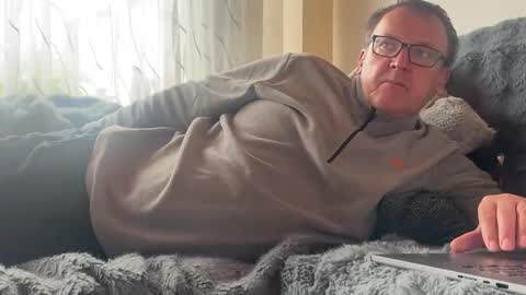 Tom online show from 11/09/25, 01:20