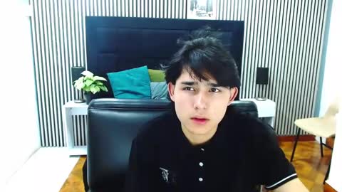 tom_0002 online show from 10/18/25, 09:15