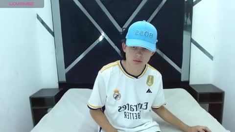 tom_0002 online show from 10/25/25, 07:41